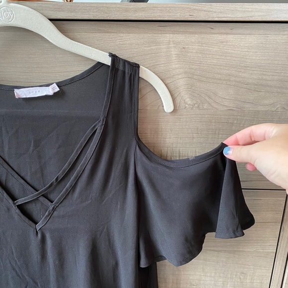 Black criss-cross top - Picture 2 of 3